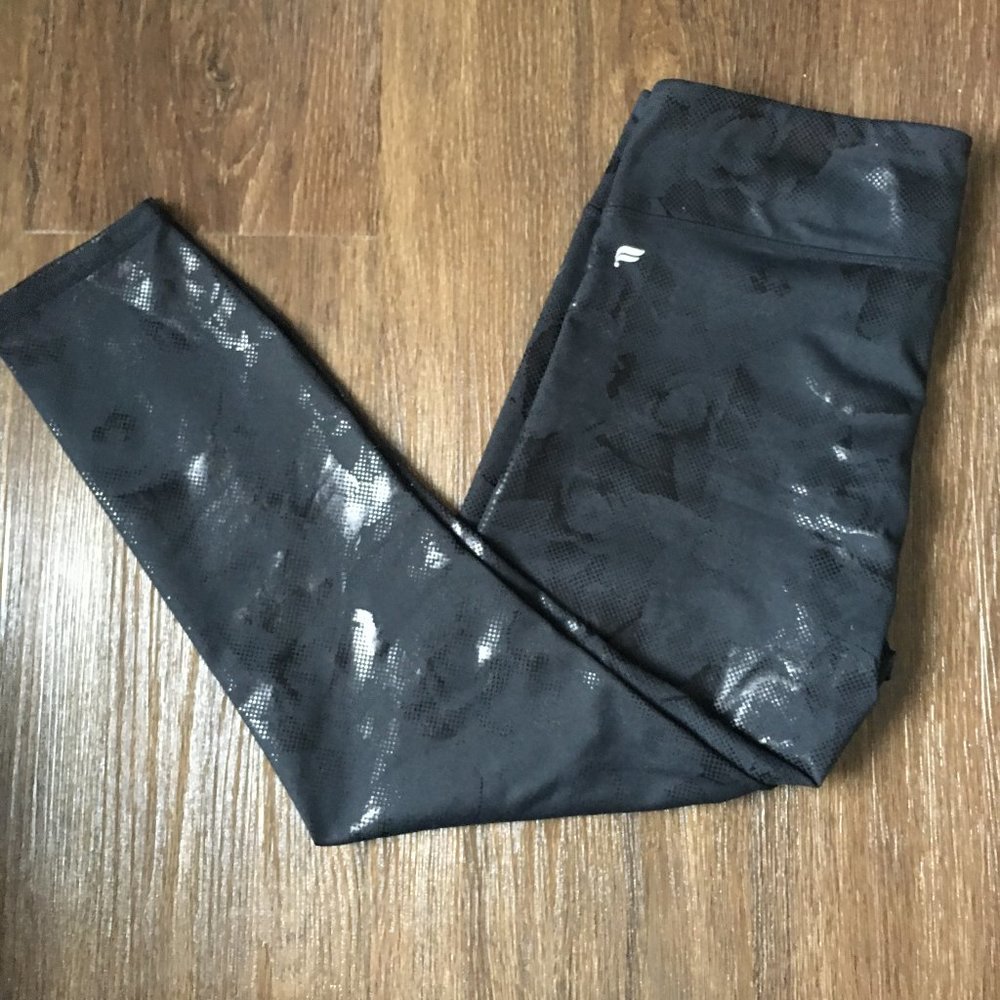 Black Fabletics with Shiny Pattern Crop Leggings